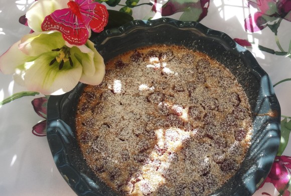 CLAFOUTIS DI LAMPONI AL PROFUMO DI MANDORLE