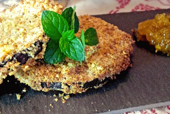 MELANZANE PANATE AL FORNO CON CONFETTURA DI PEPERONCINI E ANANAS