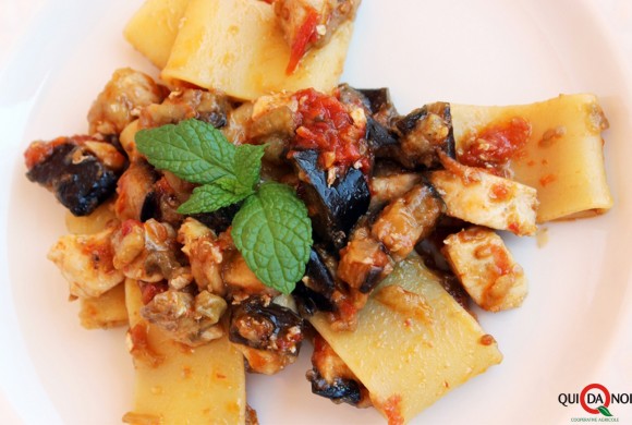 PASTA CON PESCE SPADA E MELANZANE