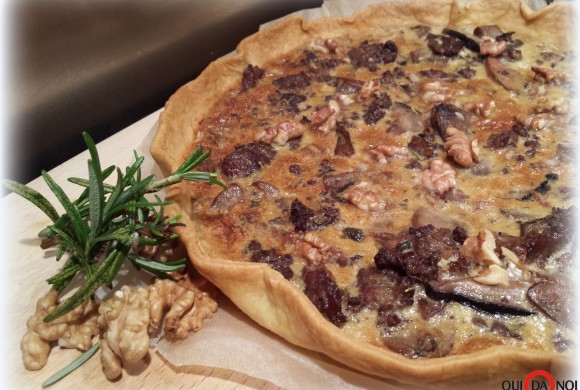 TORTA SALATA CON FUNGHI, SALSICCIA E NOCI