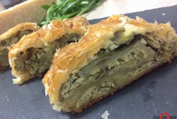 ROTOLO CON CARCIOFI, RUCOLA E SCAGLIE DI PARMIGIANO