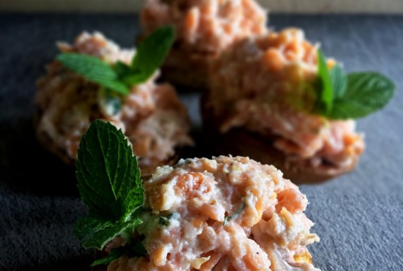 PATATE RIPIENE DI RICOTTA, SALMONE AFFUMICATO E MENTA