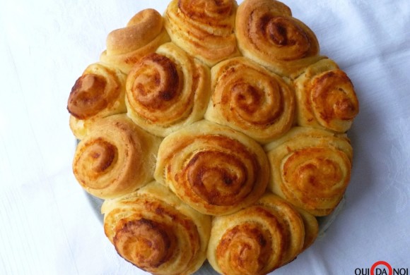 ROSETTE DI PANE, SALMONE E CRESCENZA