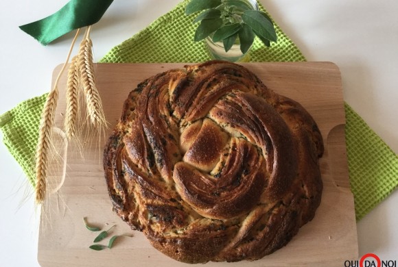 PANE INTRECCIATO ALLE ERBE AROMATICHE CON LIEVITO MADRE