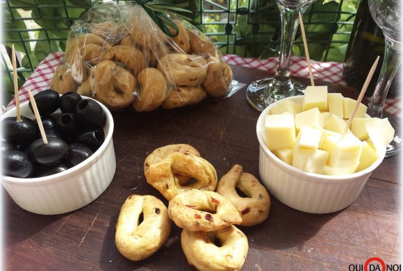 TARALLI AL PEPERONCINO E ROSMARINO