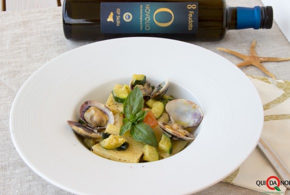 PACCHERI RIGATI CON VONGOLE E ZUCCHINE