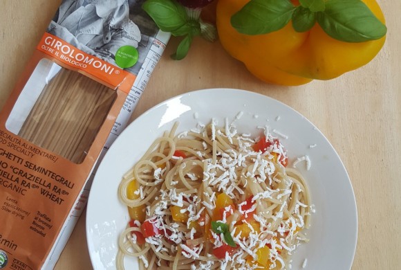 SPAGHETTI SEMINTEGRALI CON PEPERONI E RICOTTA SALATA