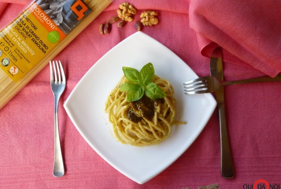 Spaghettoni Girolomoni con pesto di pistacchi