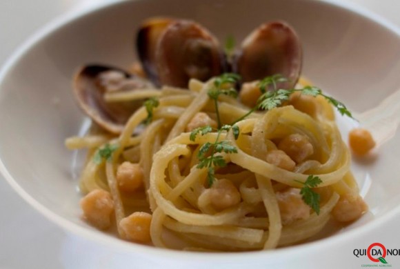 Spaghetti alle vongole con ceci