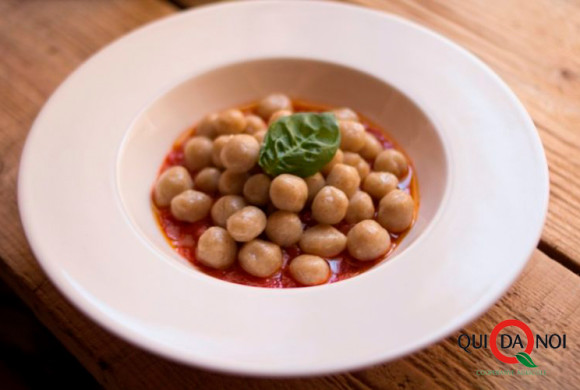 Chicche di pane in zuppetta di pomodoro