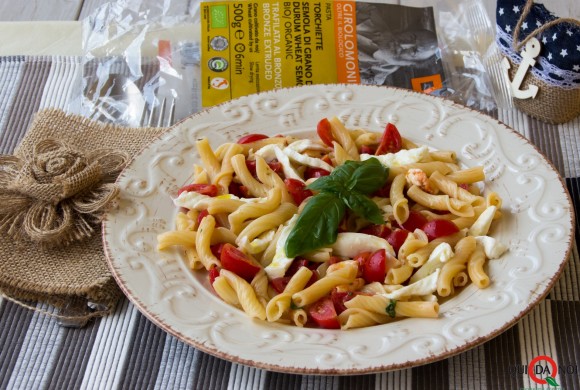 Pasta con pomodorino e mozzarella di bufala