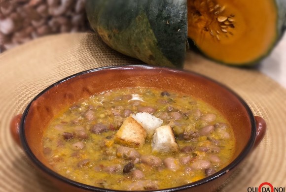 Zuppa di zucca con fagioli “Ajavdè” e salsiccia