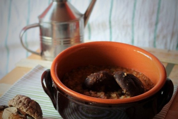 Zuppa di cereali e legumi ai sapori orientali