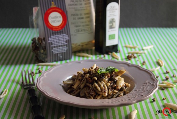 Cecatelli con pesto aromatico di ceci neri