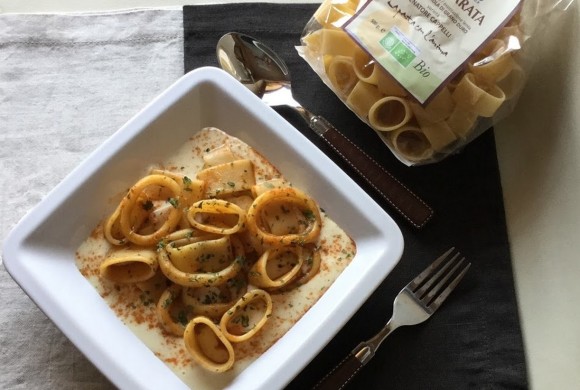 Calamarata con anelli di totano su crema di fagioli