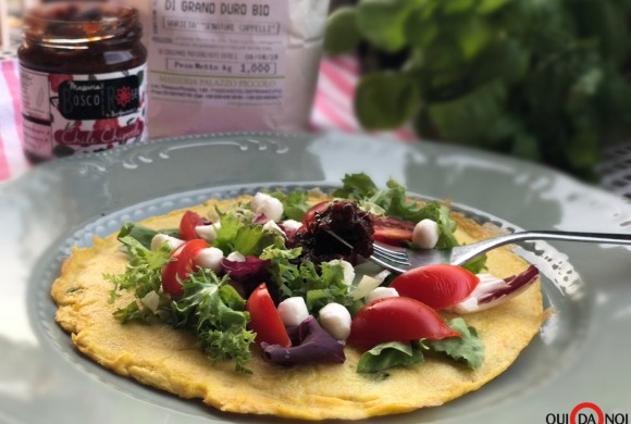 Galletta alla semola con curcuma e basilico