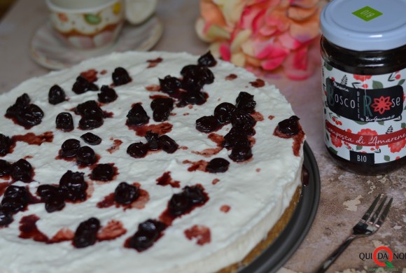 Cheesecake alla prescinseua con composta di amarene