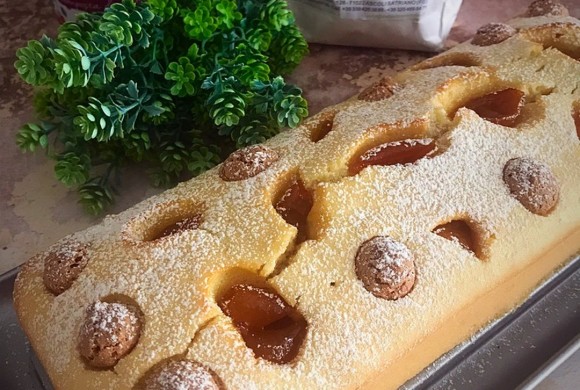 Plumcake di farina di semola con amaretti e kumquat