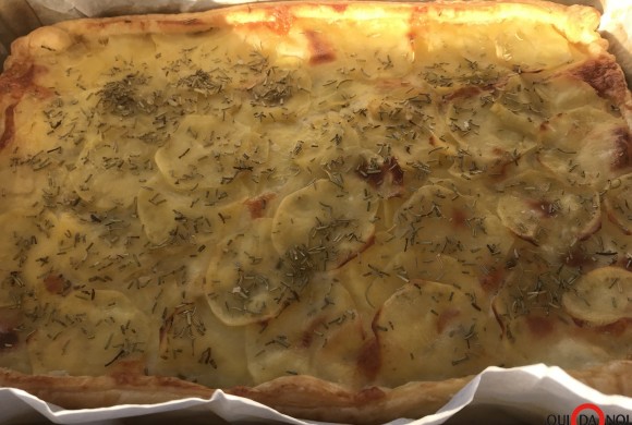 Torta salata con patate e scamorza