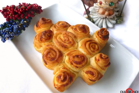 Albero di Natale di rose ai formaggi