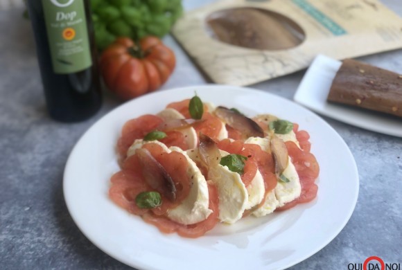 Caprese con filetto di cefalo affumicato