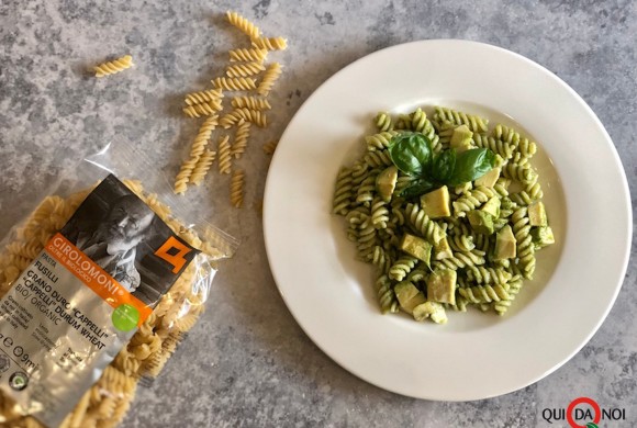 Fusilli al pesto e avocado